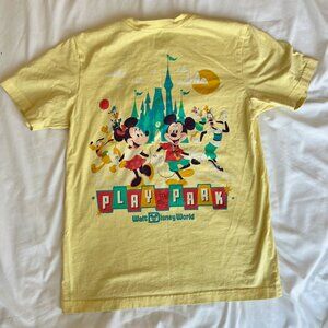 Disney Play in the Park Mickey Friends Yellow Short Sleeve Shirt Adult Small